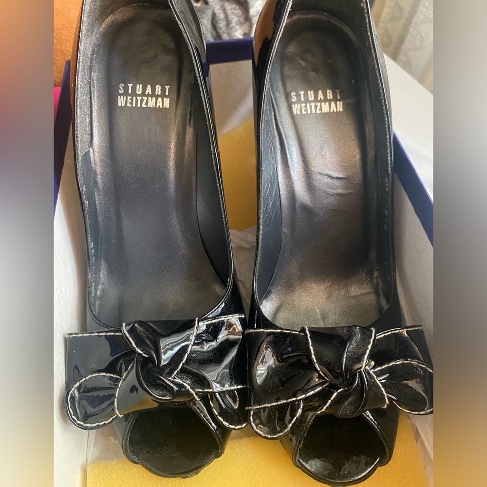 LOGOFLAME
SILK ANILINE
А406376
Stuart Weitzman